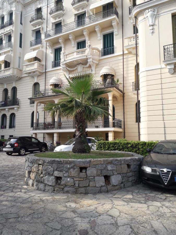 La Casa Di Anna, In Palazzina Liberty Fronte Parco Apartment Bordighera Exterior photo
