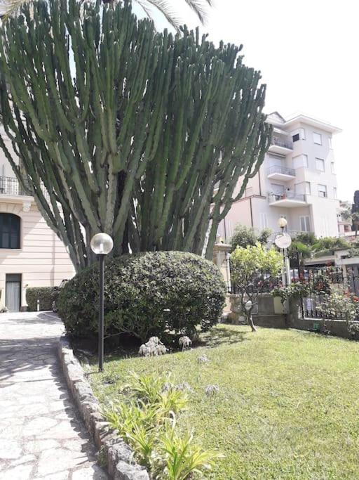 La Casa Di Anna, In Palazzina Liberty Fronte Parco Apartment Bordighera Exterior photo
